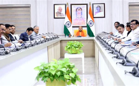 मुख्यमंत्री योगी आदित्यनाथ ने आवास एवं शहरी नियोजन विभाग की समीक्षा बैठक की