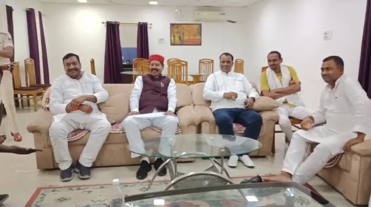 महागठबंधन की सरकार बनी तो महिलाओं को हर माह ₹2500 देगी RJD: भाई विरेंद्र