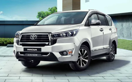 Toyota Innova Crysta 2025 लॉन्च ₹19 लाख में मिलेगा दमदार इंजन और शानदार लक्ज़री इंटीरियर्स