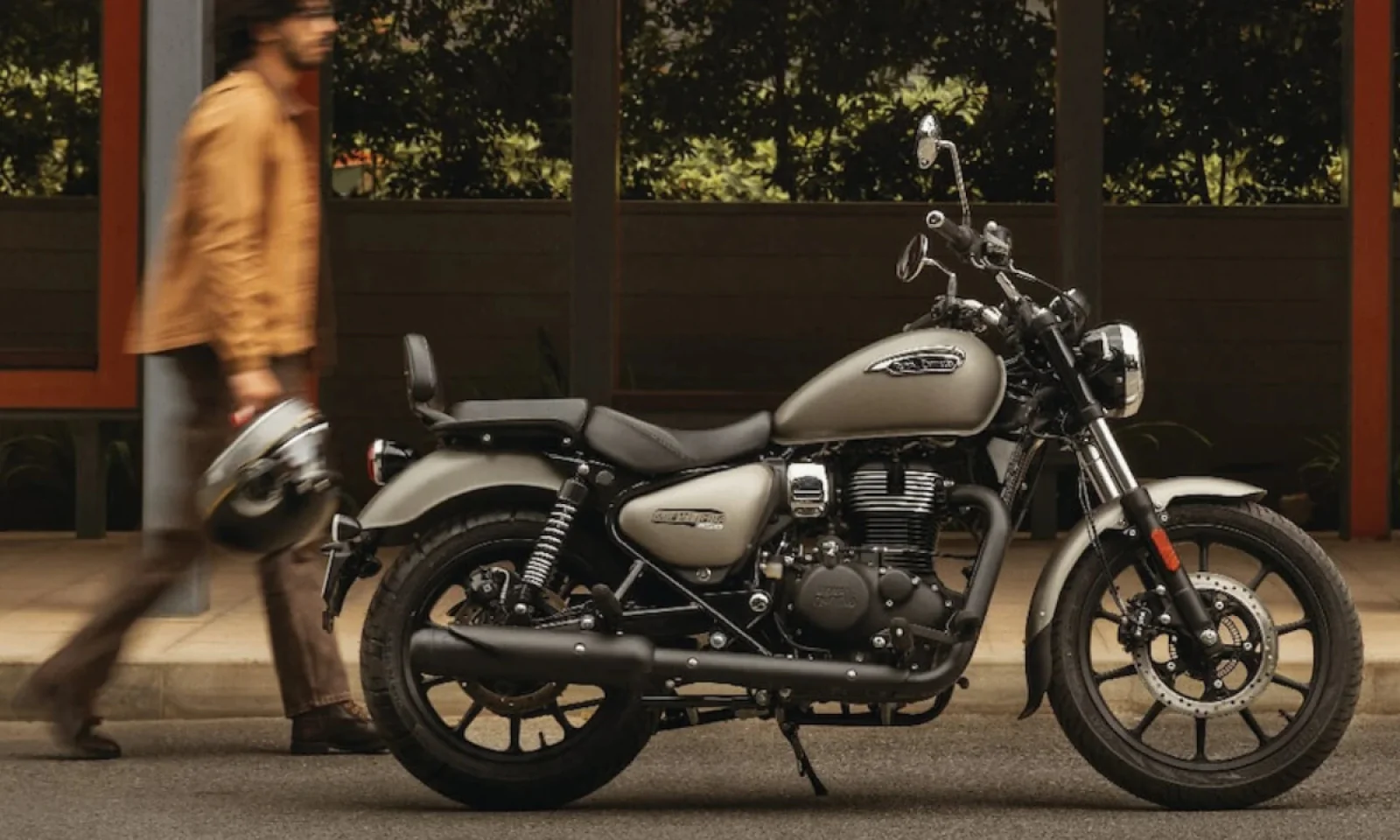 2025 रॉयल एनफील्ड मिटियोर 350 हुई लॉन्च न्यू लुक और एडवांस फीचर्स के साथ आई मार्केट में