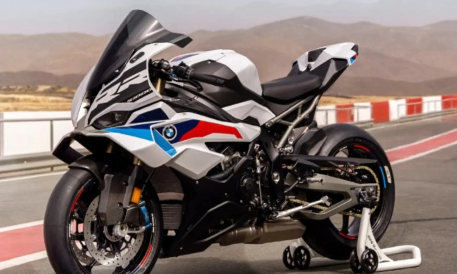 भारत में लॉन्च हुई BMW S 1000 RR बाइक दमदार इंजन के साथ मिलेंगे हाई-टेक फीचर्स