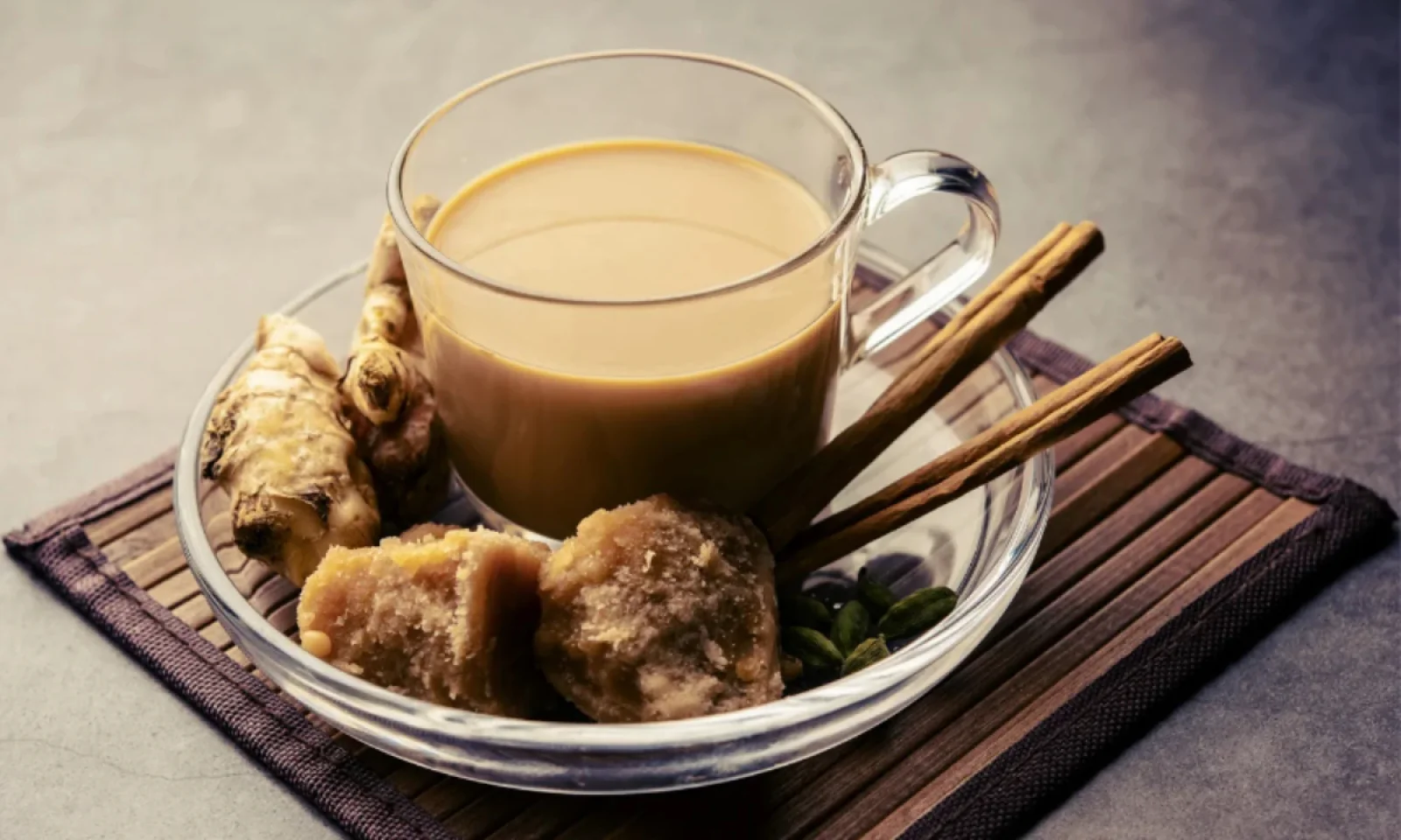 गुड़ वाली चाय पीने से मिलेंगे कई फायदे जाने इसे बनाने का प्रोसेस और सावधानियां