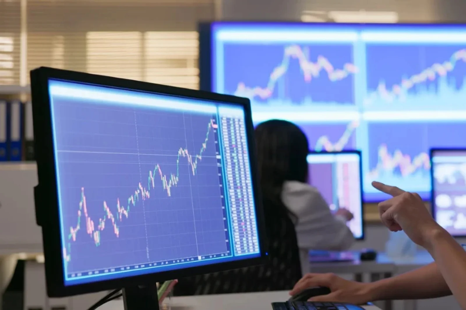 Ashok leyland Share Price में पिछले एक साल में दिखा भारी उछाल जानें जानें डिटेल्स में