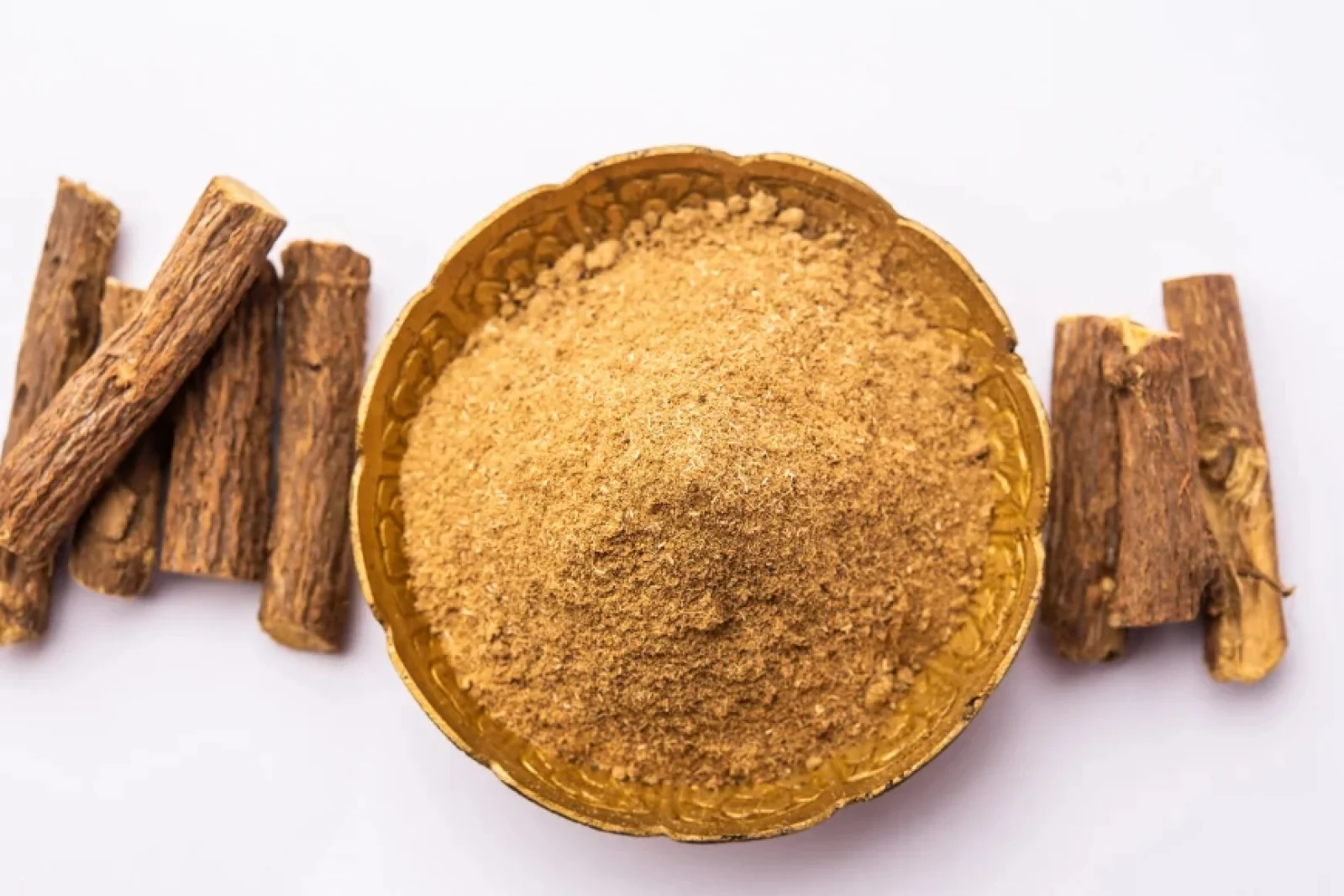 मुलेठी पाउडर के जबरदस्त फायदे सुन रह जाएंगे हैरान साथ ही रखें कुछ सावधानियां