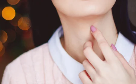 जानें गर्दन की झुर्रियों के मुख्य कारण और उन्हें सही करने के उपाय और प्रोफेशनल ट्रीटमेंट